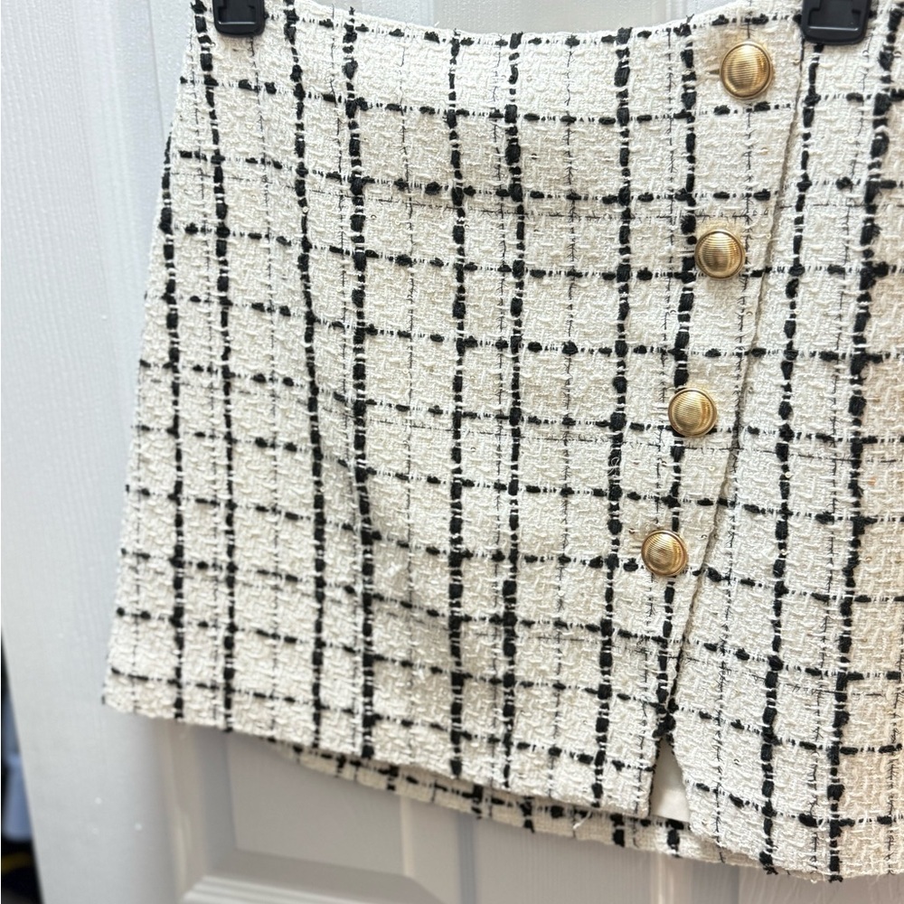 Express Cream & Black Skirt